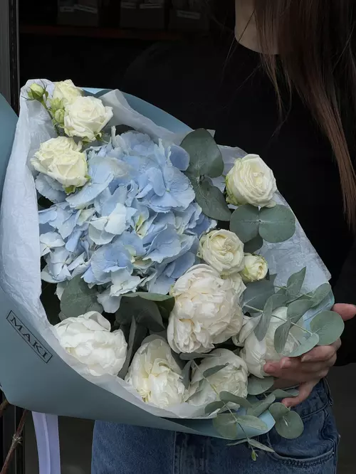 Сборный букет из гортензии и пионов Томск