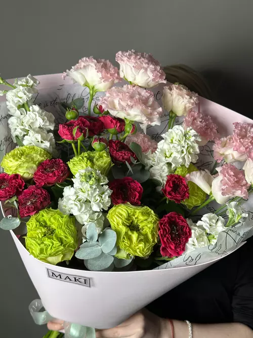 Купить Сборный букет с пионовидными розами "Рошель" с доставкой по городу