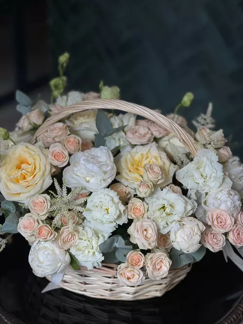 Шикарная корзина из цветов купить в Томске