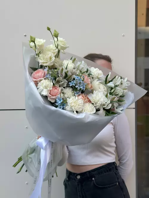 Купить Сборный букет с оксипеталумом "Нежные грезы" в Томске