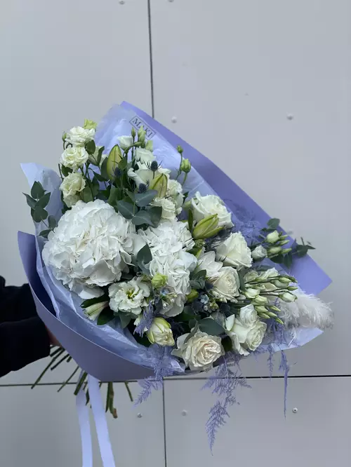 Заказать Сборный букет "Снежная королева" в Томске