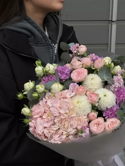 Заказать Сборный букет "Цветные мечты" с бесплатной доставкой по городу Томск