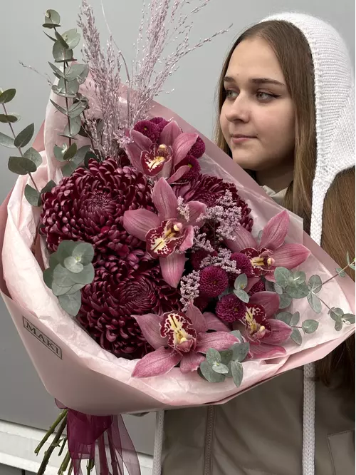 Купить Сборный букет "Загадка Бургундии" с доставкой на дом