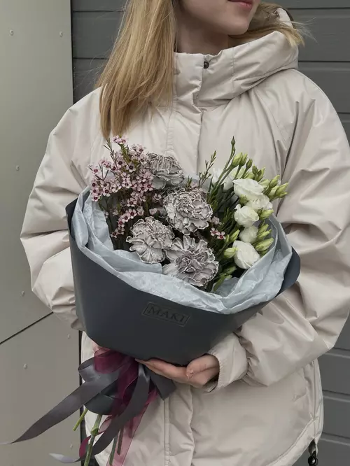 Купить Дуобукет из серых гвоздик и эустомы в Томске
