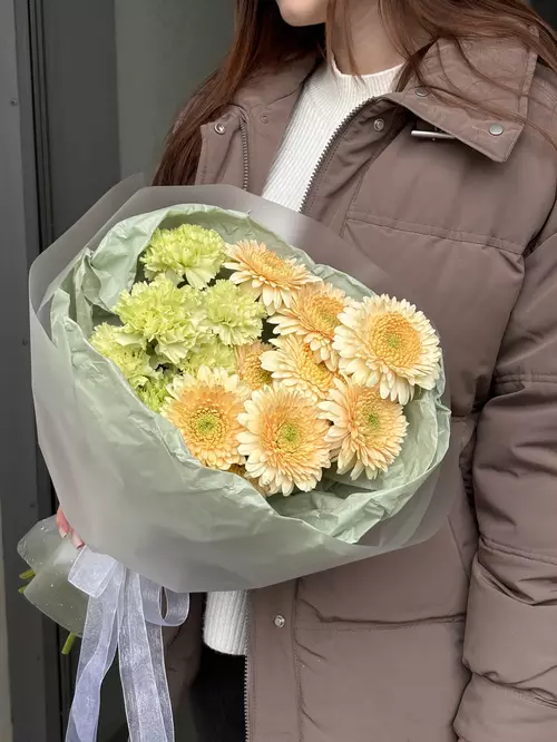 Купить Дуобукет из персиковых гербер и фисташковых гвоздик в Томске
