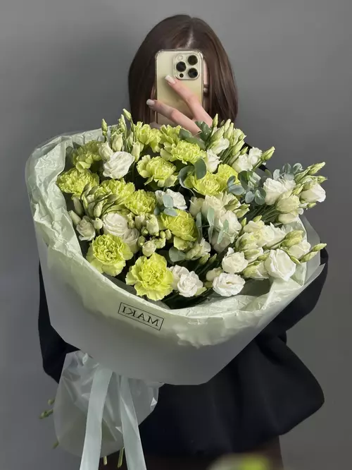 Купить Дуобукет из белой эустомы и фисташковых гвоздик в Томске