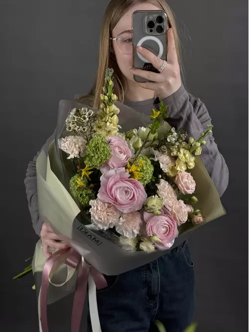 Купить Сборный букет "Бархатная мелодия" в Томске