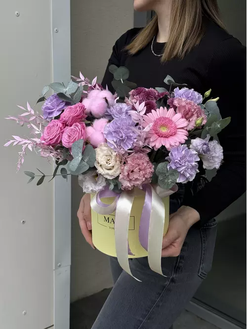 Доставка Композиция в шляпной коробке "Обещание счастья" по городу Томск