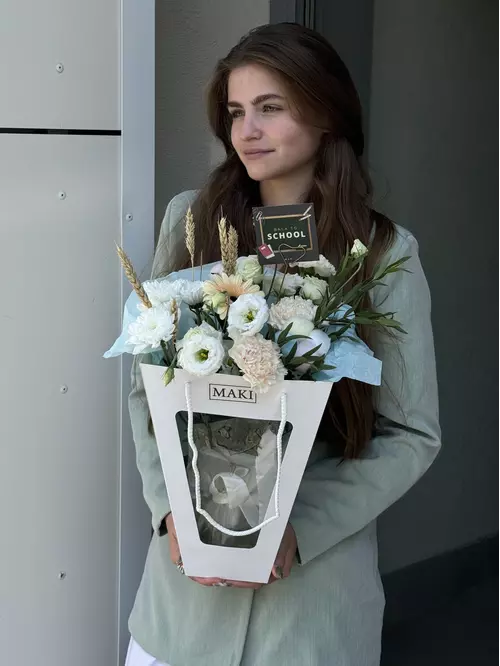 Купить сборный букет в сумочке «Новый урок» в Томске