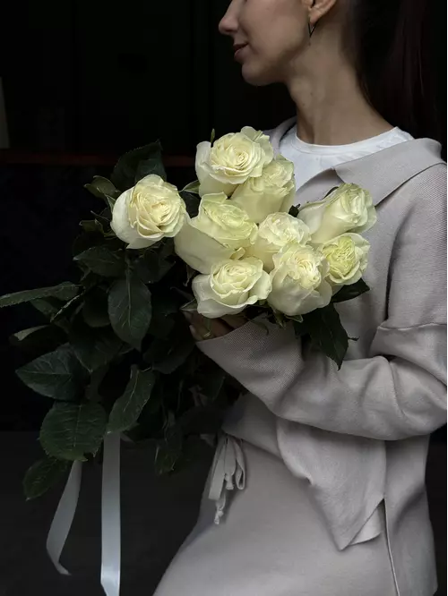 Купить Букет из 9 белых роз 70 см в Томске