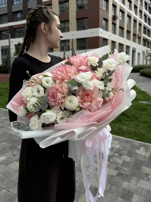 Купить сборный букет «Вдохновение любви» в Томске