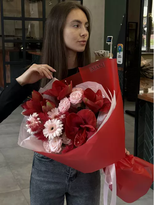 Купить букет "Багровый аккорд" в Томске