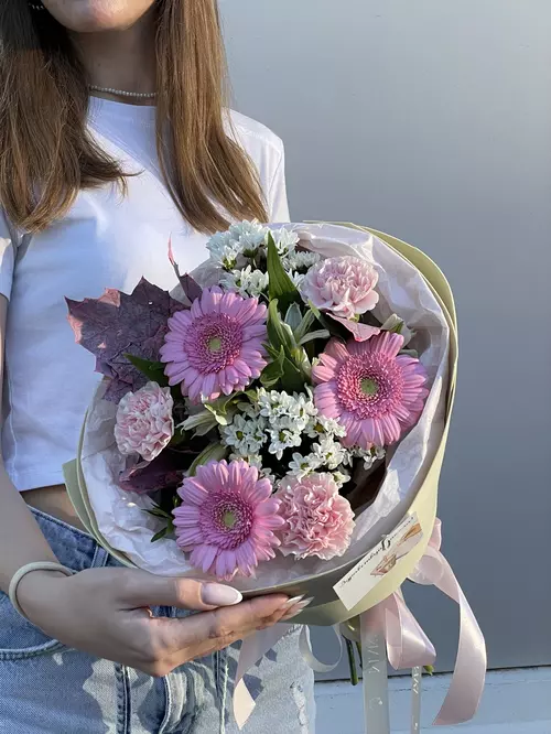 Купить сборный букет «Конфетная нега» с доставкой в Томске