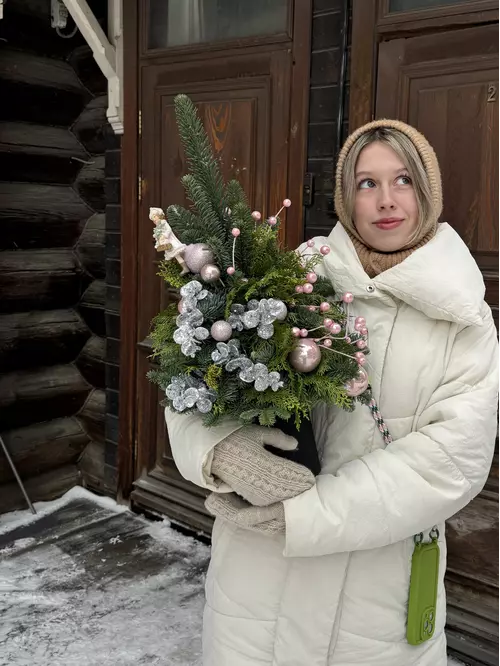 Купить новогоднюю ель "Пастельная вьюга" с доставкой в Томске