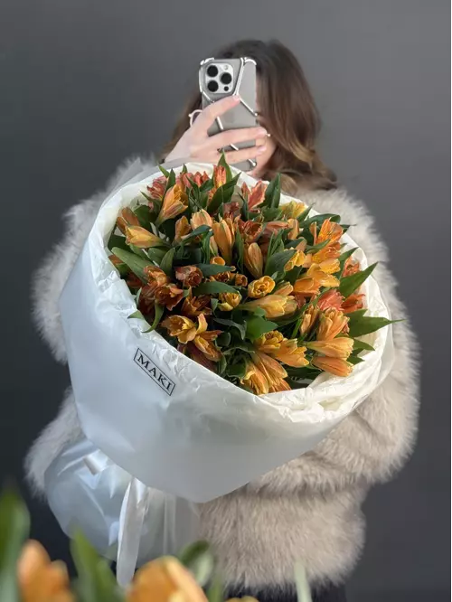 ​Купить монобукет из 15 оранжевых альстромерий в Томске​