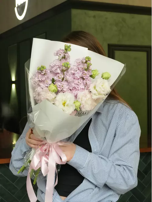 Доставка букета "Сдержанный восторг" в городе Томск