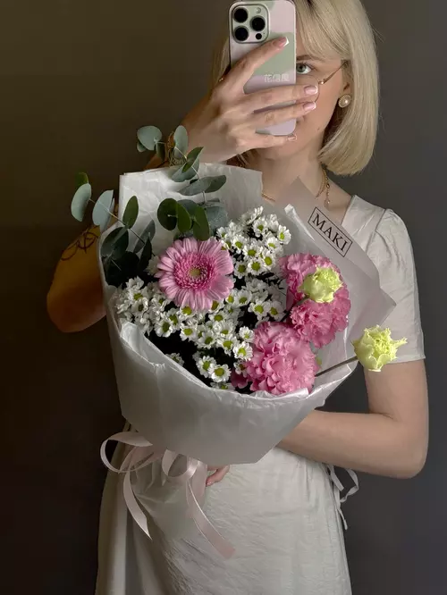 Купить букет "Клубничный зефир" с доставкой в Томске