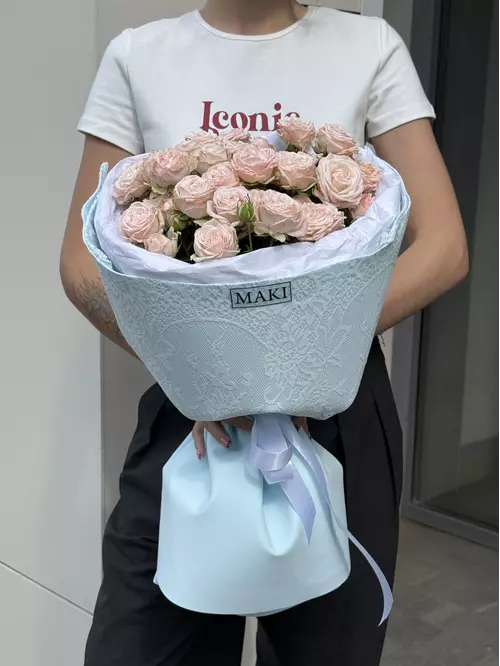 Букет из 9 нежно-розовых кустовых роз купить с доставкой в Томске